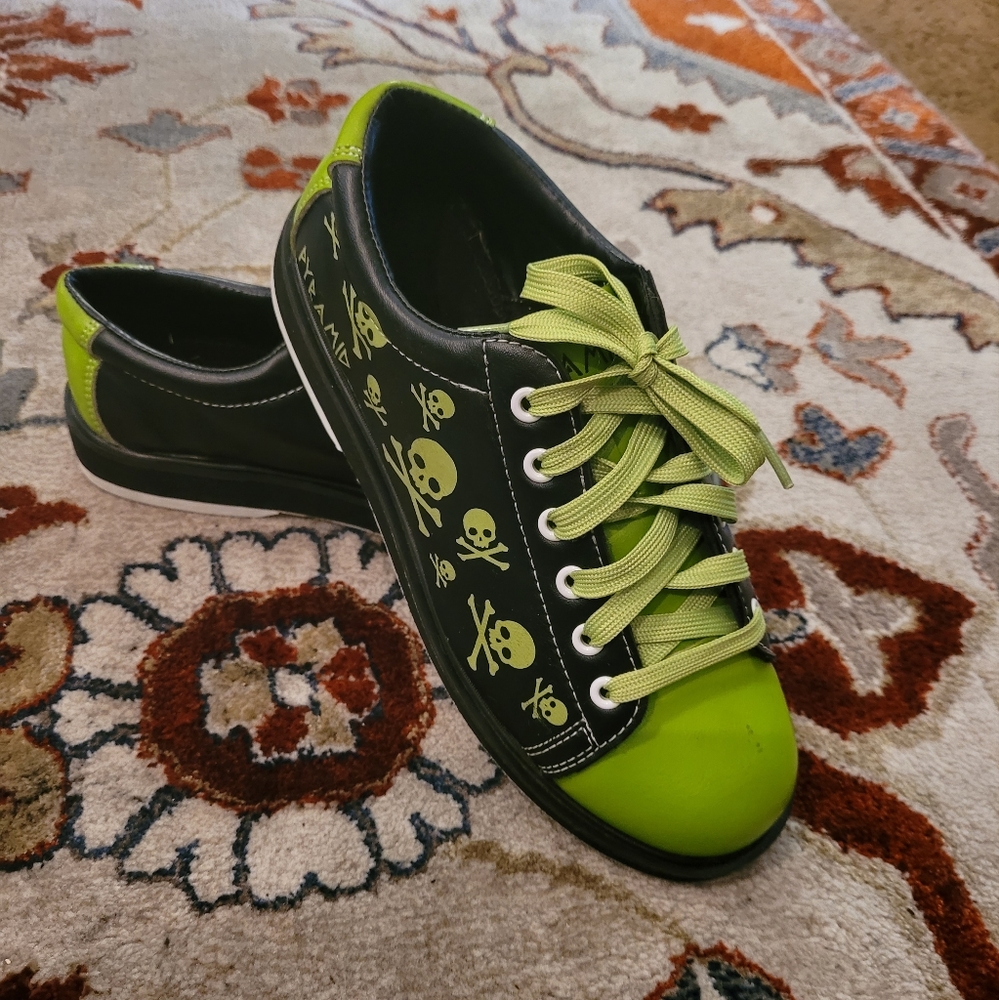 Pyramid Skull bowling shoes sz 7.5